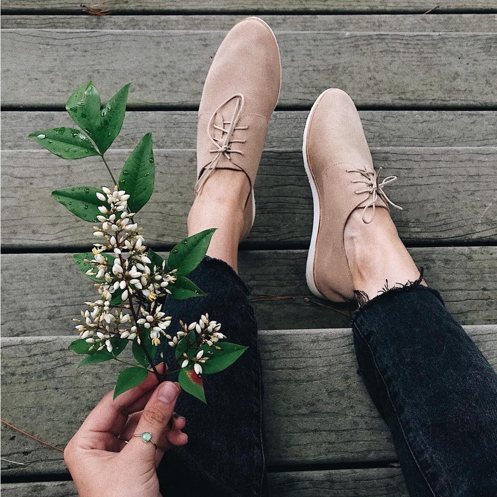 Nisolo Sedona Travel Derby Shoe Tan Suede